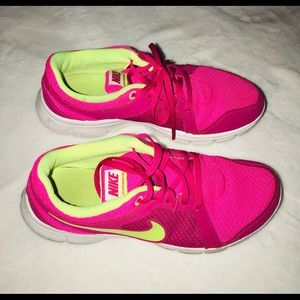 Nike Shoes - Shoes Nike Shoes - Shoes